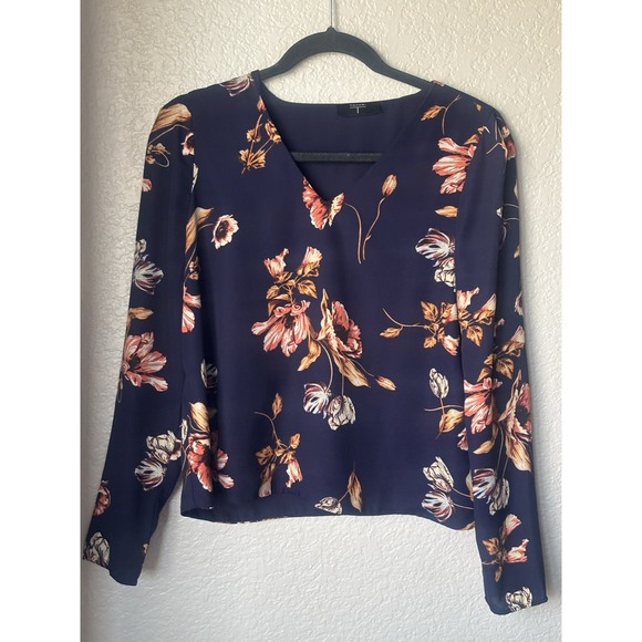 Tahari Tops - Tahari 100% Polyester  V Neck Blue Floral Print Sz Petite Small